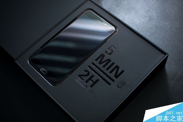 OPPO R9巴萨定制版真机图赏 红蓝配色+闪耀豪门风_第4张图片