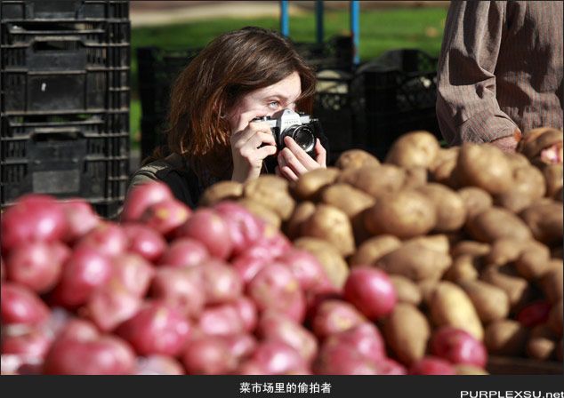 菜市场里偷拍的游人