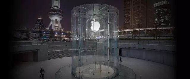 Apple Store 零售店 上海浦东店，图片来自 Apple 官网