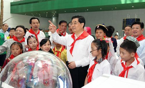 2010-6-2 News (President Hu urges all-round development for children)