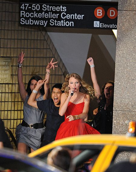 Taylor Swift might have just had the happiest subway ride of all-time at the 2009 MTV Video Music Awards at Radio City Music Hall in New York City.