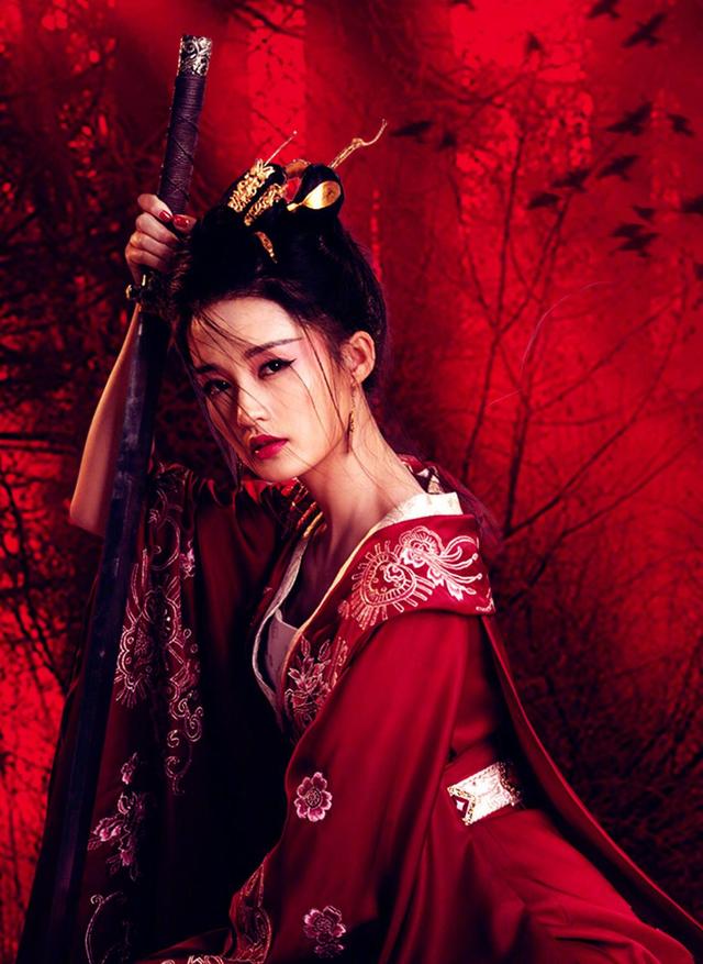 李沁:出道10年未大红,淡然面对,2019终霸屏